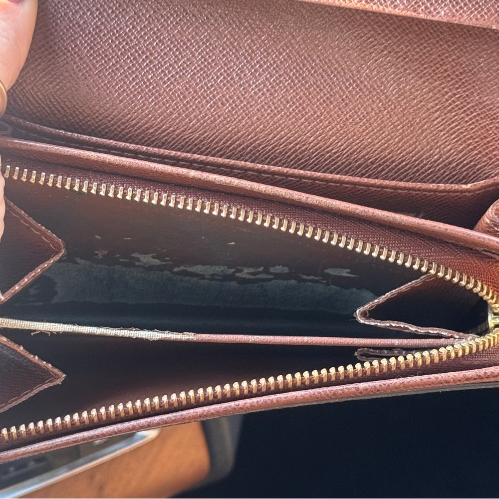Louis Vuitton Brown and Gold Monogram Clutch - Picture 4 of 6
